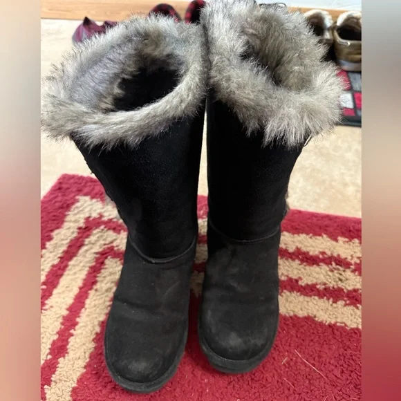 BearPaw Black Boots with Fur Trim - Picture 3 of 8